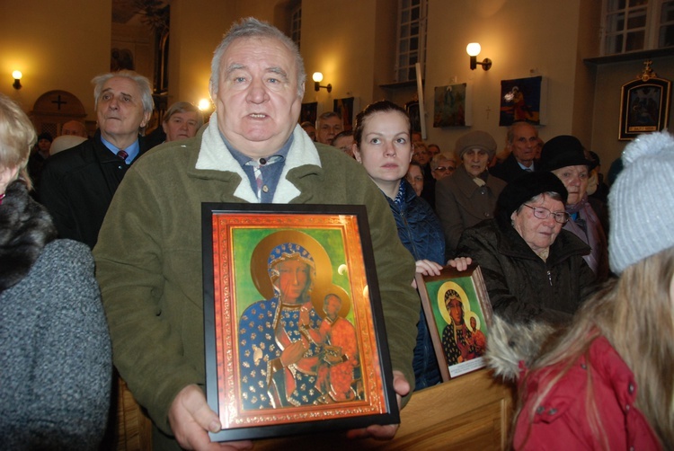 Powitanie ikony MB Częstochowskiej w parafii pw. Narodzenia NMP w Sochaczewie