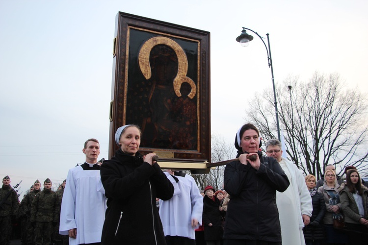 Powitanie ikony MB Częstochowskiej w parafii pw. św. Wawrzyńca w Sochaczewie