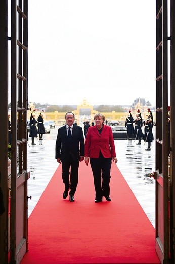 Angela Merkel i François Hollande zaczynają szybszy marsz. Kto pójdzie razem z nimi?