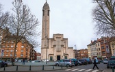 Dzwonnicę kościoła św. Jana można wziąć za minaret, ale budowla powstała, zanim w Molenbeek zaczęli osiedlać się muzułmanie.