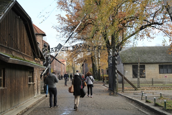 Do incydentu doszło przy głównej bramie obozu Auschwitz