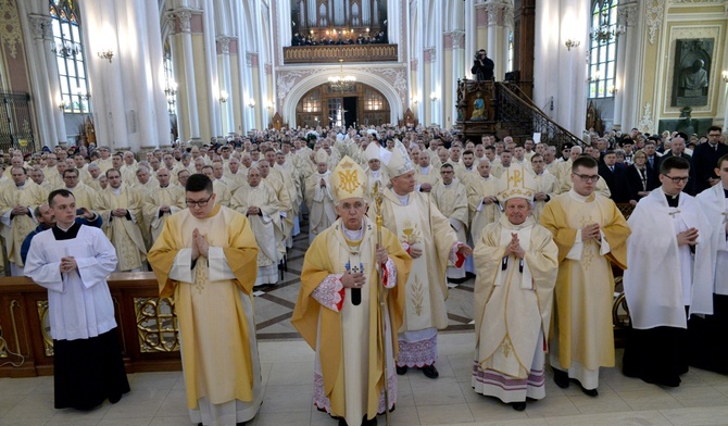 Msza św., której przewodniczył abp Wacław Depo, zgromadziła duchowieństwo i wiernych z terenu całej diecezji radomskiej