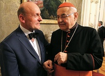 ▲	– Kardynał zawsze interesował się tym, co dzieje się w Polsce – mówi Julian Golak. Tu podczas ostatniego spotkania w Pradze.