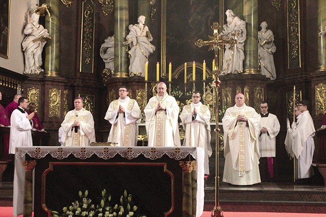 ◄	Spośród kilku diecezji w Polsce, które tego samego dnia świętowały jubileusz, abp Stanisław Gądecki wybrał diecezję legnicką  na dziękczynienie Panu Bogu.