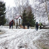 ▲	Inicjatorem EDK jest ks. Jacek „Wiosna” Stryczek wraz z Męską Stroną Rzeczywistości. Wyznają oni zasadę, że „nie warto żyć normalnie, warto żyć ekstremalnie!”.