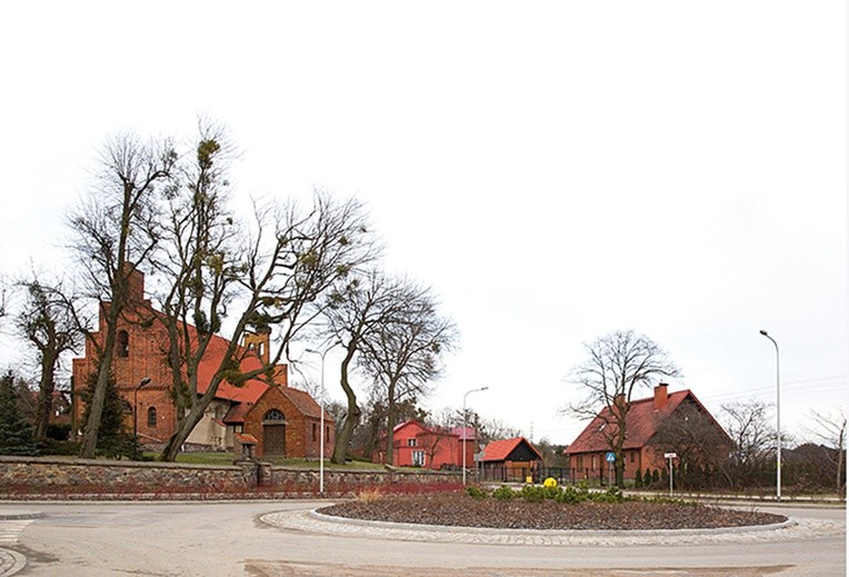 Widok na ceglaną część starej Matarni.