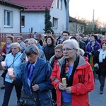 Za krzyżem ulicami parafii