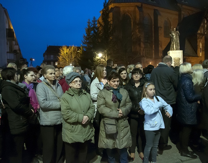 Droga krzyżowa ulicami Koszalina - cz. 1