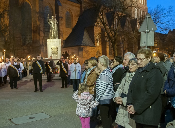 Droga krzyżowa ulicami Koszalina - cz. 1