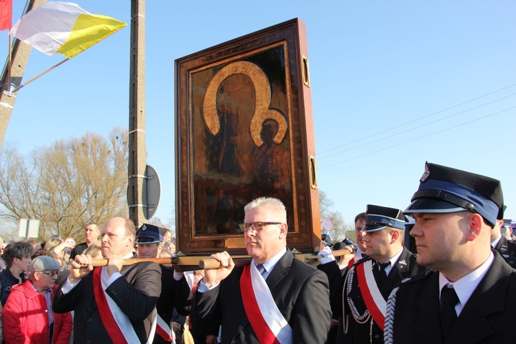 Powitanie ikony MB Częstochowskiej w Żychlinie