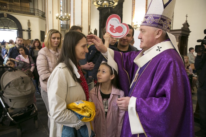 Kardynał Nycz pobłogosławił wszystkie dzieci