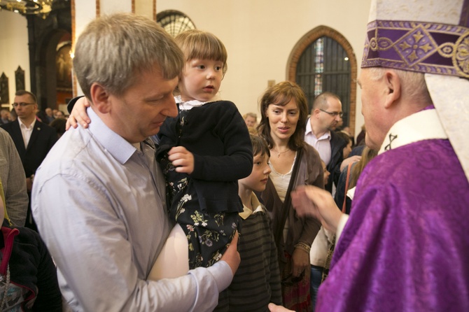 Kardynał Nycz pobłogosławił wszystkie dzieci