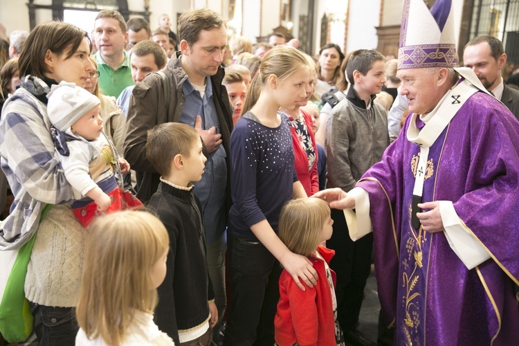 Kardynał Nycz pobłogosławił wszystkie dzieci