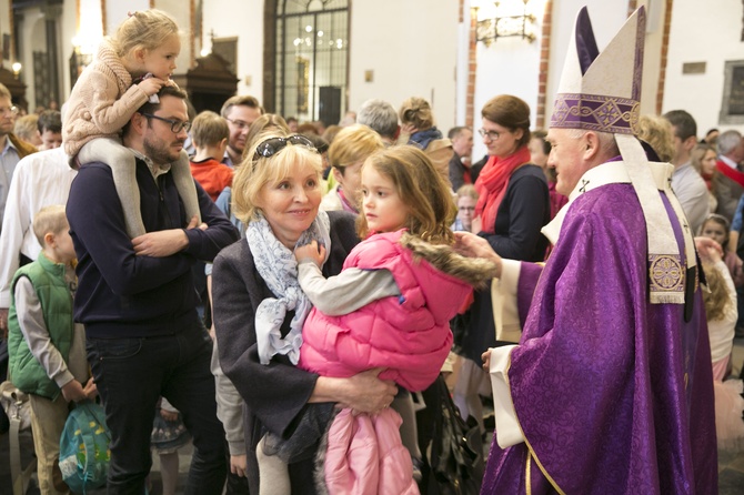 Kardynał Nycz pobłogosławił wszystkie dzieci