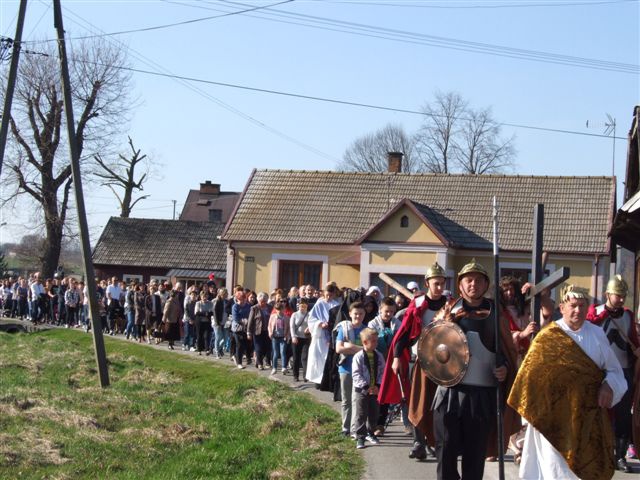 Droga krzyżowa w Uszwi