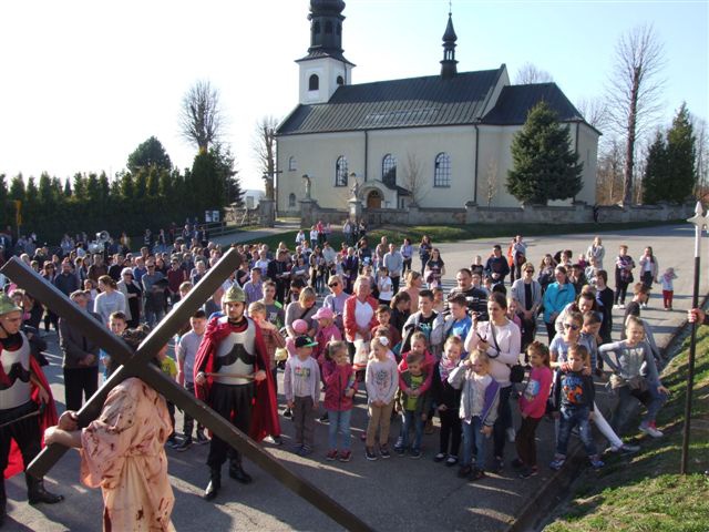 Droga krzyżowa w Uszwi