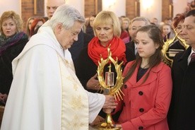 Wraz z peregrynujacym obrazem Miłosiedzia Bożego w Brzezince powitano relikwie św. Jana Pawła II i św. Faustyny