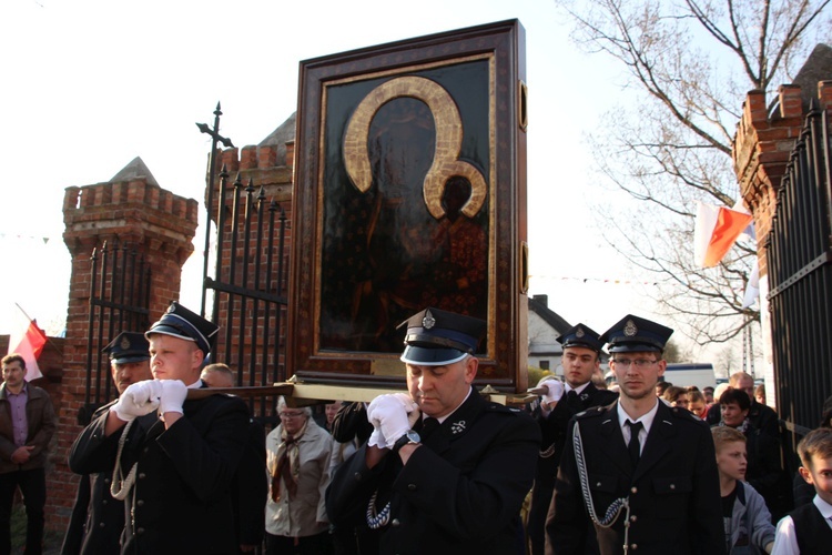 Powitanie ikony MB Częstochowskiej w Oporowie