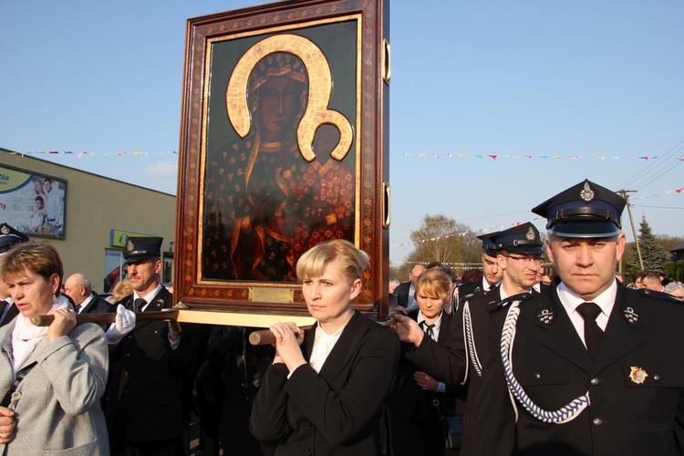 Powitanie ikony MB Częstochowskiej w Oporowie