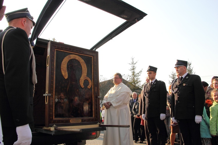 Powitanie ikony MB Częstochowskiej w Oporowie