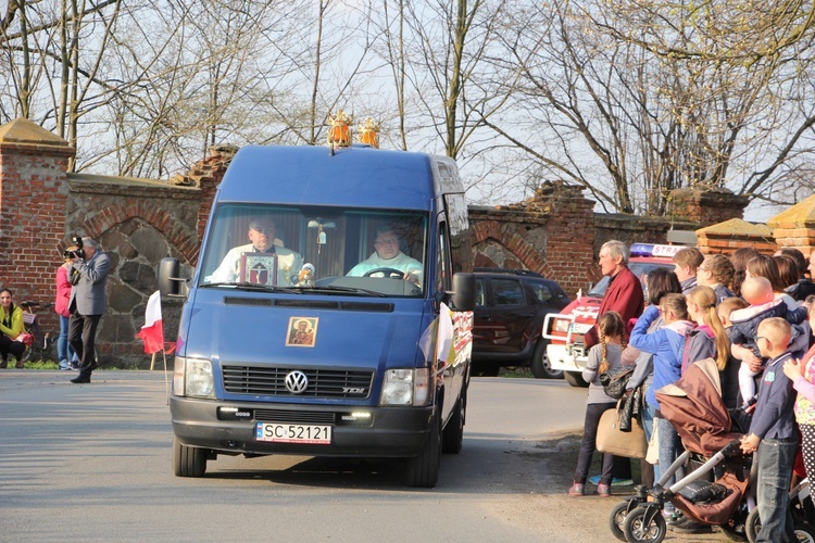 Powitanie ikony MB Częstochowskiej w Oporowie