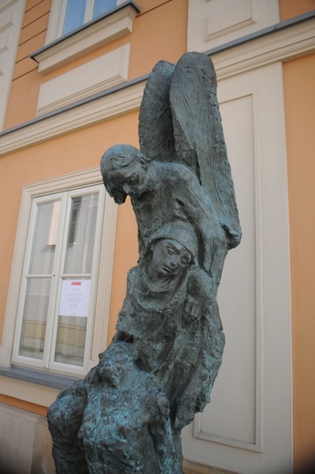Rzeźby Karola Badyny w Wadowicach