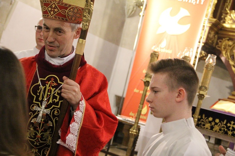 Bierzmowanie w bazylice św. Małgorzaty w Nowym Sączu cz. 1