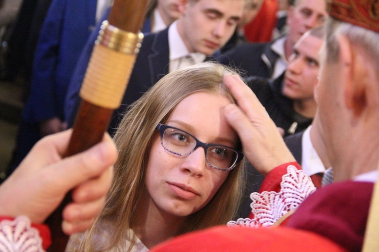 Bierzmowanie w bazylice św. Małgorzaty w Nowym Sączu cz. 1