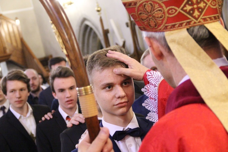 Bierzmowanie w bazylice św. Małgorzaty w Nowym Sączu cz. 1