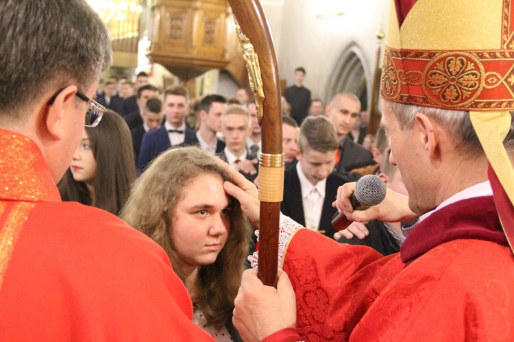 Bierzmowanie w bazylice św. Małgorzaty w Nowym Sączu cz. 2