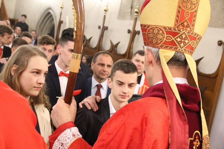 Bierzmowanie w bazylice św. Małgorzaty w Nowym Sączu cz. 2