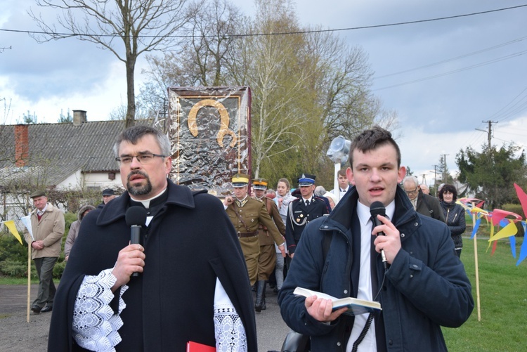 Powitanie ikony MB Częstochowskiej w Pleckiej Dąbrowie