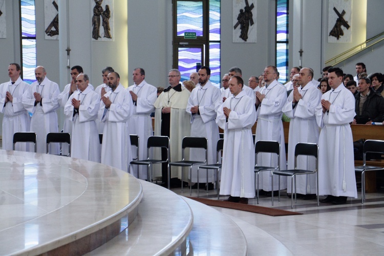 Błogosławieństwo nowych nadzwyczajnych szafarzy Eucharystii - 08.04.2017