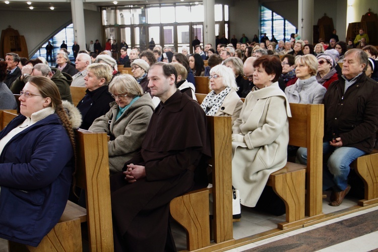 Błogosławieństwo nowych nadzwyczajnych szafarzy Eucharystii - 08.04.2017