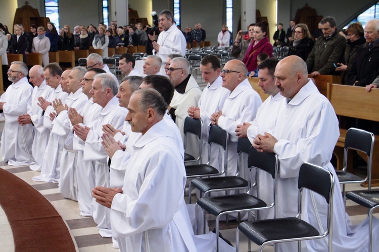 Błogosławieństwo nowych nadzwyczajnych szafarzy Eucharystii - 08.04.2017