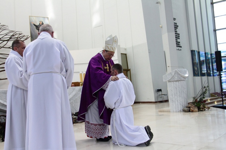 Błogosławieństwo nowych nadzwyczajnych szafarzy Eucharystii - 08.04.2017