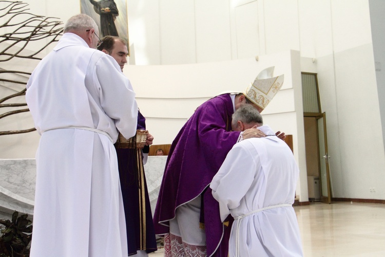 Błogosławieństwo nowych nadzwyczajnych szafarzy Eucharystii - 08.04.2017