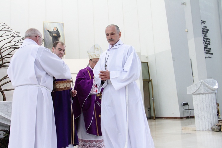 Błogosławieństwo nowych nadzwyczajnych szafarzy Eucharystii - 08.04.2017