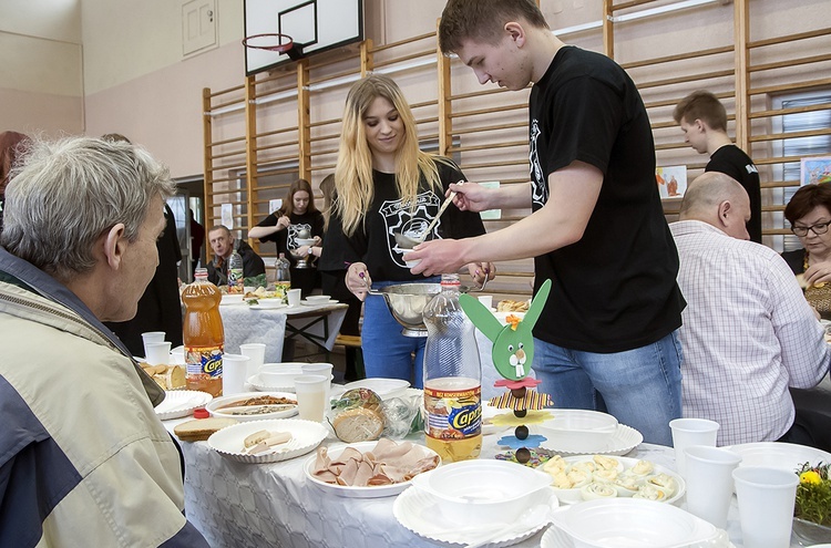 Śniadanie dla potrzebujących