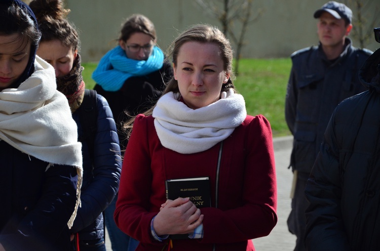 Droga Krzyżowa na terenie Aresztu Śledczego w Lublinie