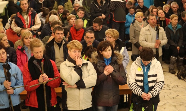 Z błogosławieństwem bp. Romana Pindla w drogę wyruszyło około 1400 osób