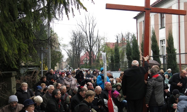 Krzyż na ulicach Bielska-Białej