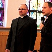 Wykład w seminaryjnej kaplicy poprowadził ks. Tomasz Herc. Obok ks. Stanisław Piekielnik.