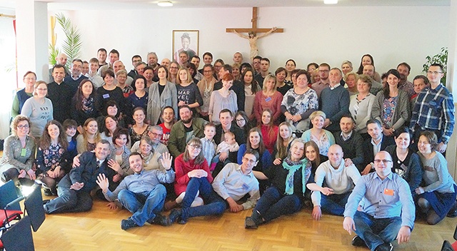 ▲	Uczestnicy weekendu z Duchem Świętym w Gosławicach podczas drugiej edycji kursu Alpha.