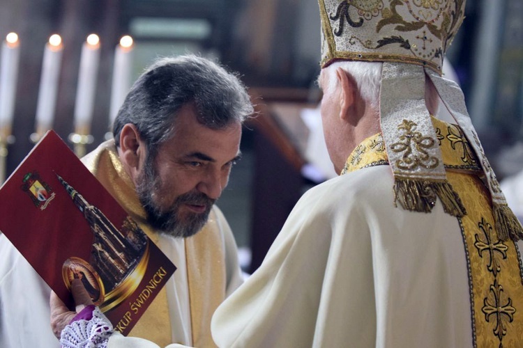 Msza Krzyżma. Ustanowienie kapituły strzegomskiej.