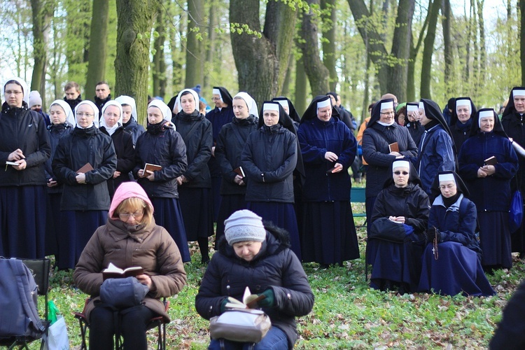 Droga Krzyżowa na kalwarii w Wielki Piątek