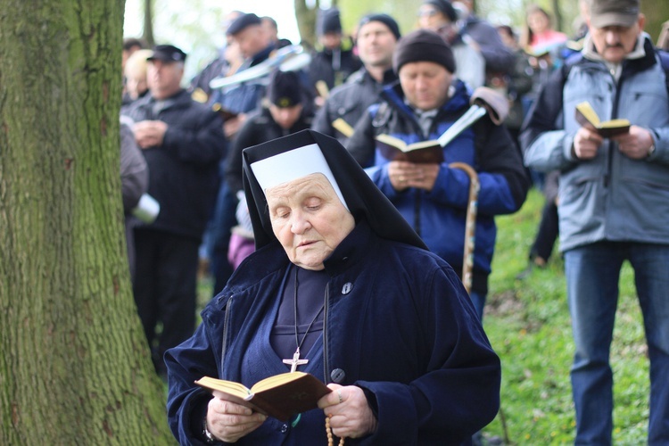 Droga Krzyżowa na kalwarii w Wielki Piątek