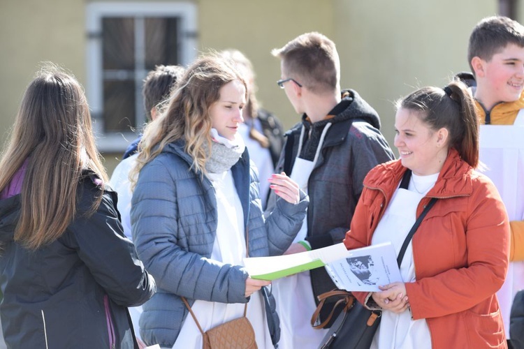 Wielki Piątek. Droga Krzyżowa przez ulicami Świdnicy