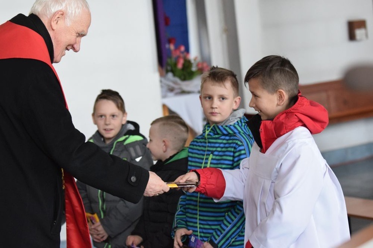 Wielki Piątek. Droga Krzyżowa przez ulicami Świdnicy