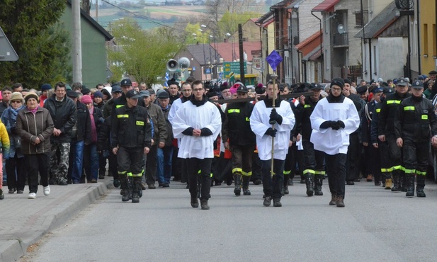 Krzyż trwa, choć zmienia się świat